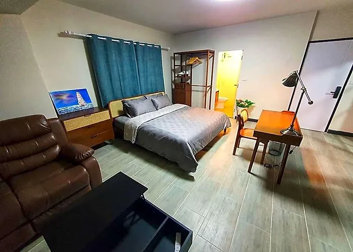 ホテル Fluffy 3 Bedroom & Cozy Skytrain View @bkk バンコク都