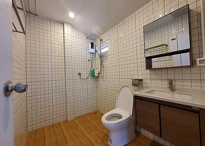 Fluffy 3 Bedroom & Cozy Skytrain View @bkk ホテル 4*
