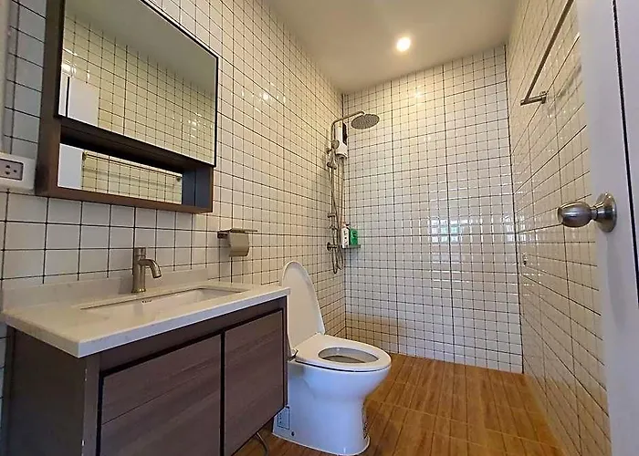 ホテル Fluffy 3 Bedroom & Cozy Skytrain View @bkk 4*