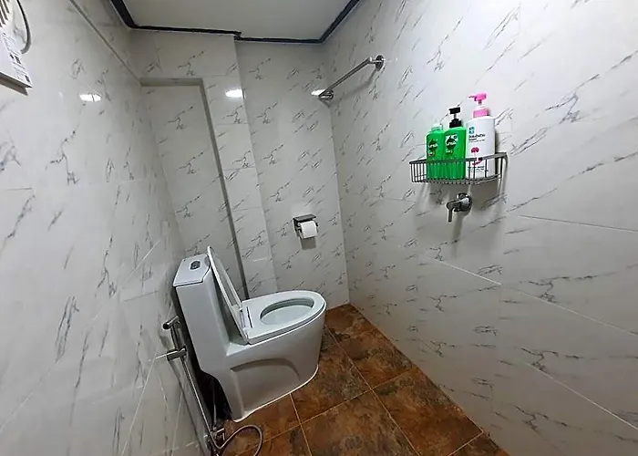 ホテル Fluffy 3 Bedroom & Cozy Skytrain View @bkk 4*